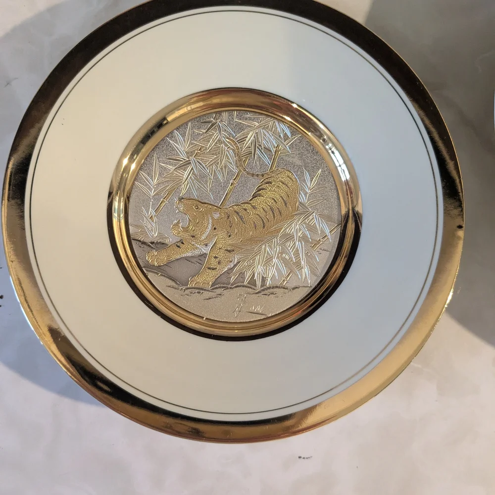 6in. Elegant Gold and Silver Tiger Wall Art Plate